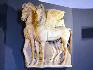 Tarquinia.-Museo-Etrusco.-I-Cavalli-alati-in-terracotta